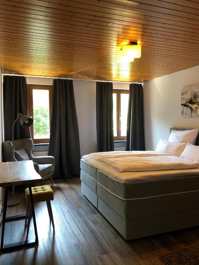 Stadtvilla Mit Pool Йештеттен Экстерьер фото