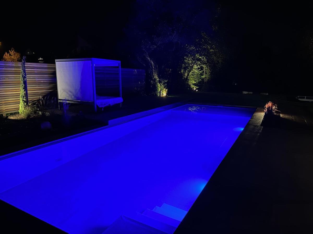 Stadtvilla Mit Pool Йештеттен Экстерьер фото