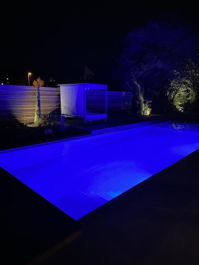 Stadtvilla Mit Pool Йештеттен Экстерьер фото